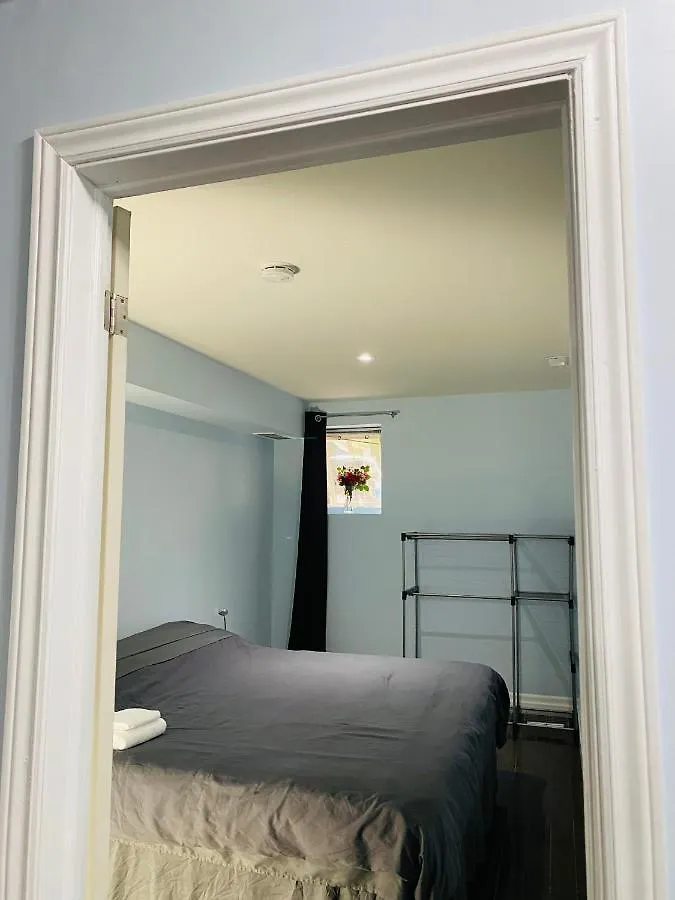Luxury Room IV East York Space Share Toronto Canada Homestay